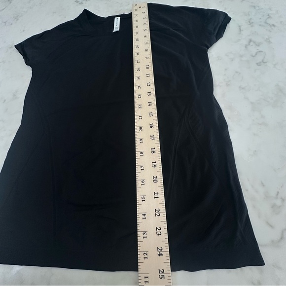 Women's Athleta Momentum Seamless Tee in Black. Size Large - Picture 10 of 12